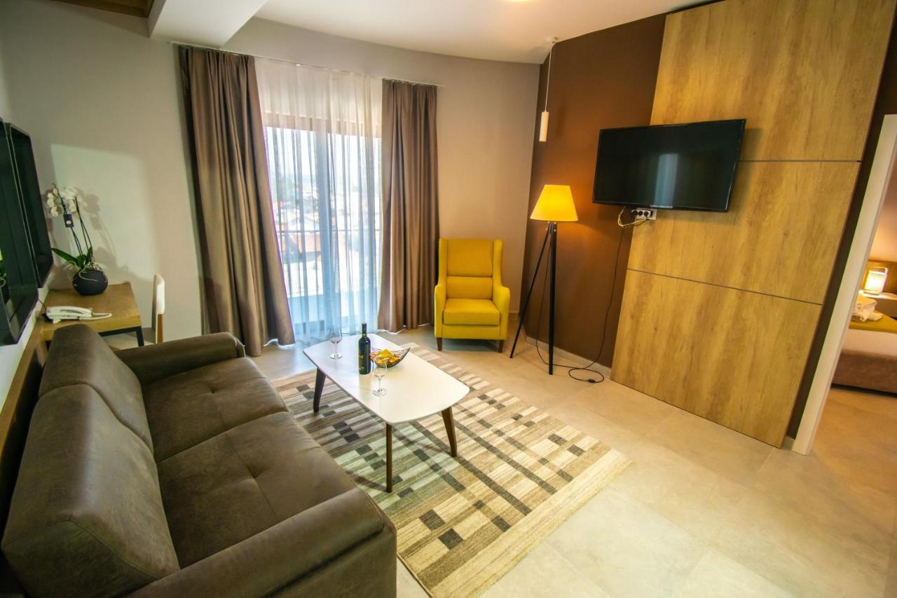 Hotel Hills ウルツィニ エクステリア 写真